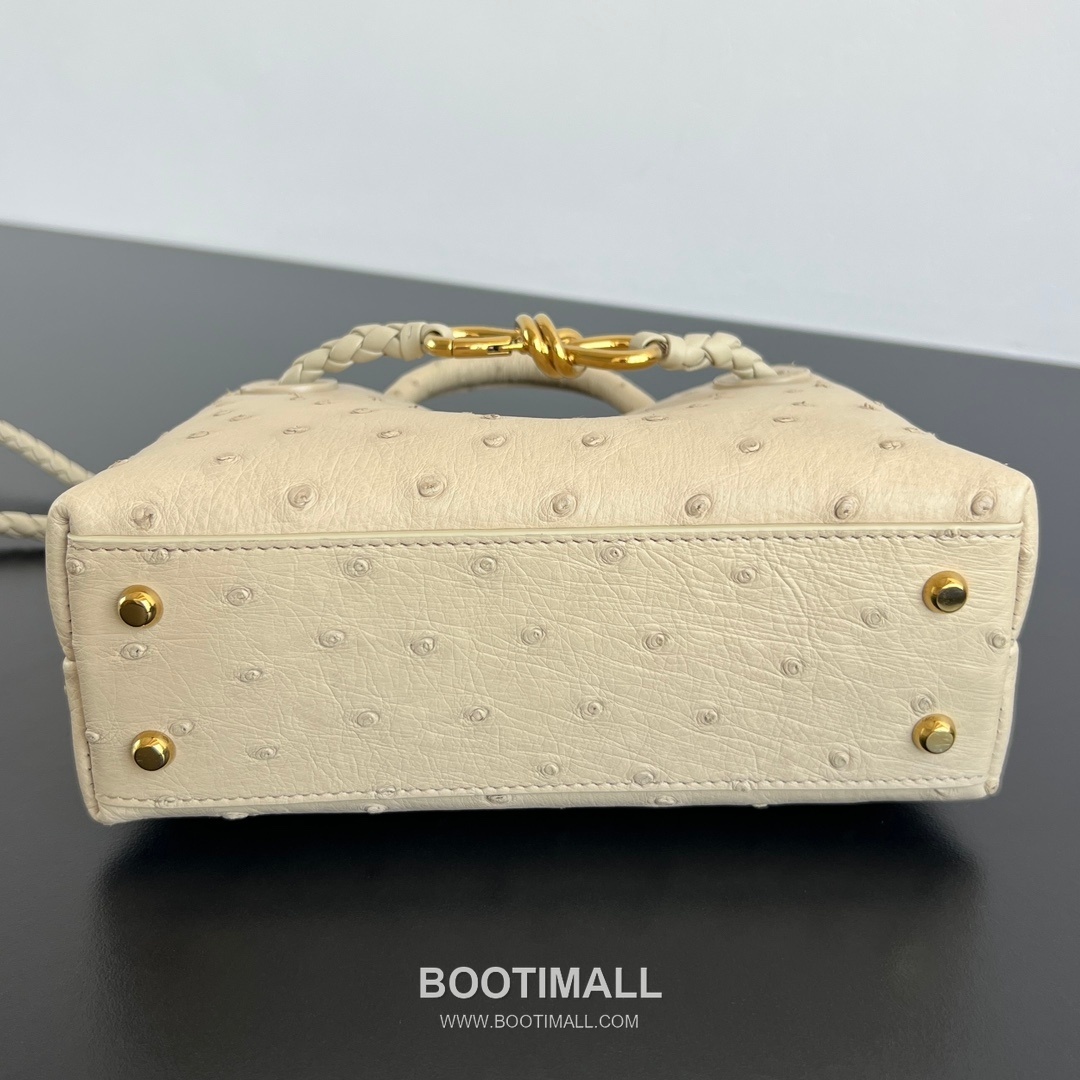 Bottega Veneta Andiamo Mini Ostrich Leather Beige Top Handle Bag 보테가 베네타 안디아모 미니 오스트리치 레더 베이지 탑핸들백 20.5cm 8