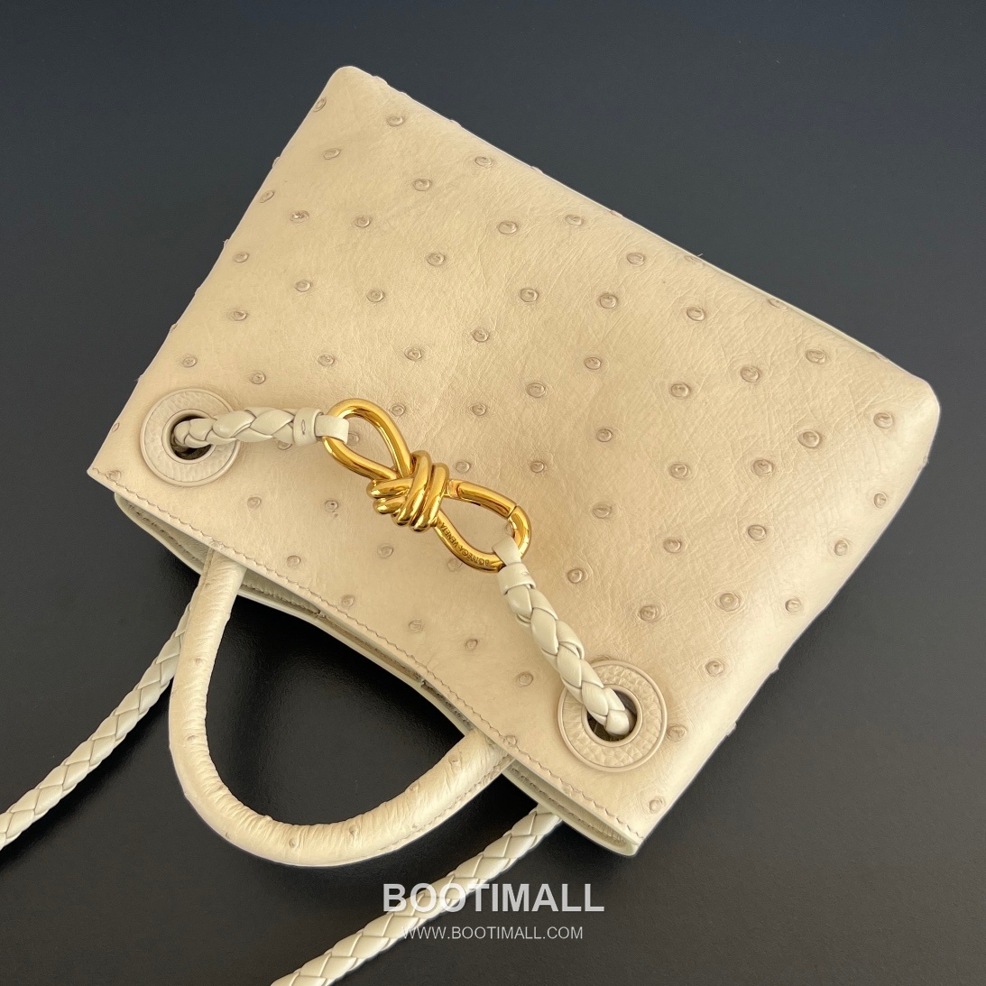 Bottega Veneta Andiamo Mini Ostrich Leather Beige Top Handle Bag 보테가 베네타 안디아모 미니 오스트리치 레더 베이지 탑핸들백 20.5cm 9