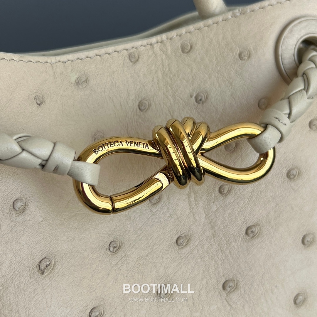 Bottega Veneta Andiamo Mini Ostrich Leather Beige Top Handle Bag 보테가 베네타 안디아모 미니 오스트리치 레더 베이지 탑핸들백 20.5cm 10