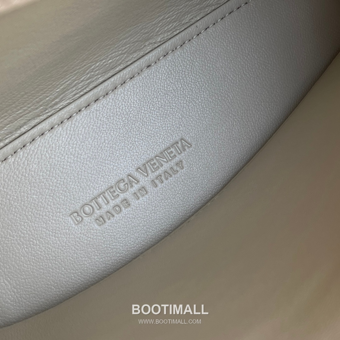 Bottega Veneta Andiamo Mini Ostrich Leather Beige Top Handle Bag 보테가 베네타 안디아모 미니 오스트리치 레더 베이지 탑핸들백 20.5cm 13