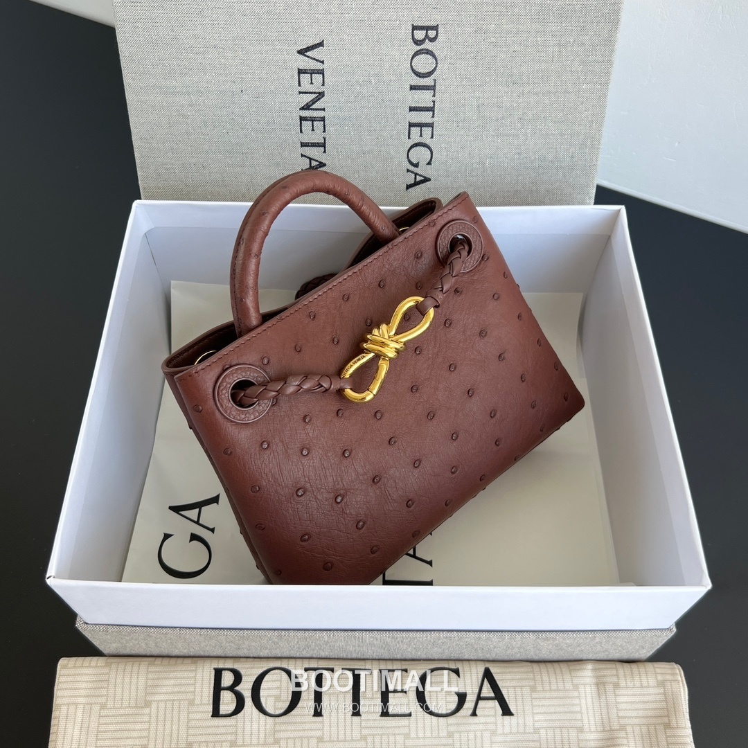 Bottega Veneta Andiamo Mini Ostrich Leather Beige Top Handle Bag 보테가 베네타 안디아모 미니 오스트리치 레더 베이지 탑핸들백 20.5cm 4