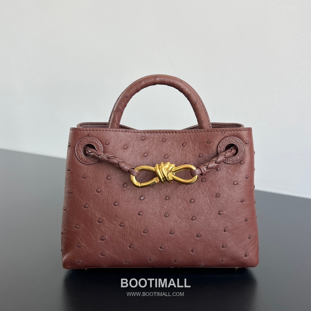 Bottega Veneta Andiamo Mini Ostrich Leather Beige Top Handle Bag 보테가 베네타 안디아모 미니 오스트리치 레더 베이지 탑핸들백 20.5cm 5