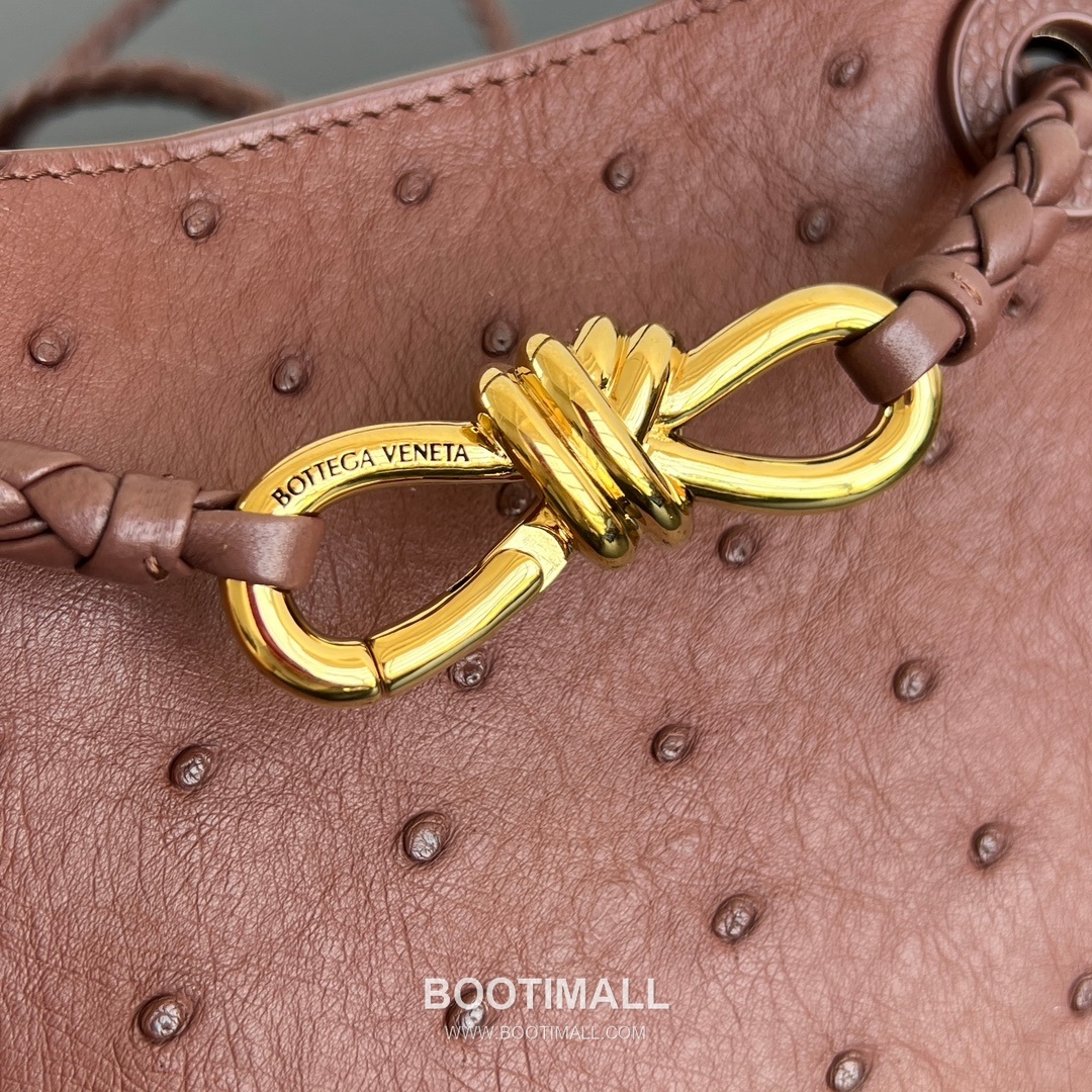 Bottega Veneta Andiamo Mini Ostrich Leather Beige Top Handle Bag 보테가 베네타 안디아모 미니 오스트리치 레더 베이지 탑핸들백 20.5cm 10