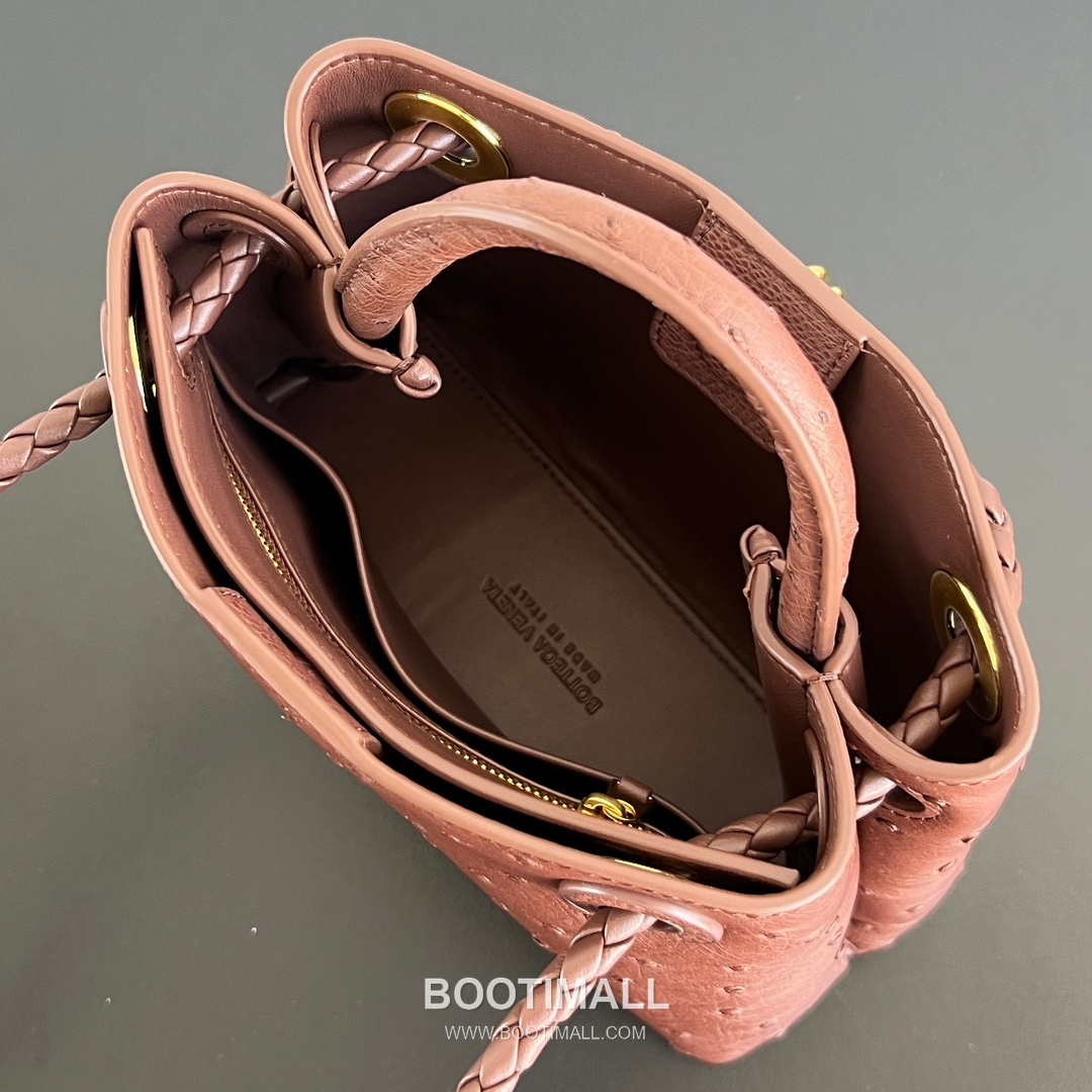 Bottega Veneta Andiamo Mini Ostrich Leather Beige Top Handle Bag 보테가 베네타 안디아모 미니 오스트리치 레더 베이지 탑핸들백 20.5cm 11