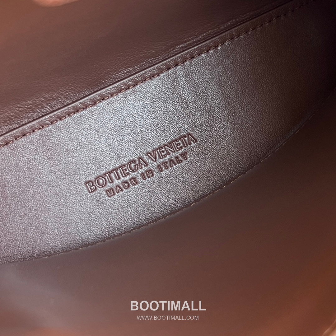 Bottega Veneta Andiamo Mini Ostrich Leather Beige Top Handle Bag 보테가 베네타 안디아모 미니 오스트리치 레더 베이지 탑핸들백 20.5cm 13