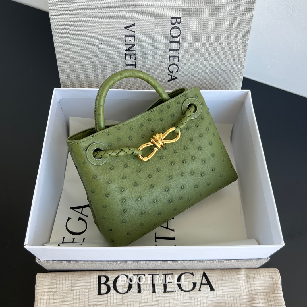 Bottega Veneta Andiamo Mini Ostrich Leather Beige Top Handle Bag 보테가 베네타 안디아모 미니 오스트리치 레더 베이지 탑핸들백 20.5cm 1