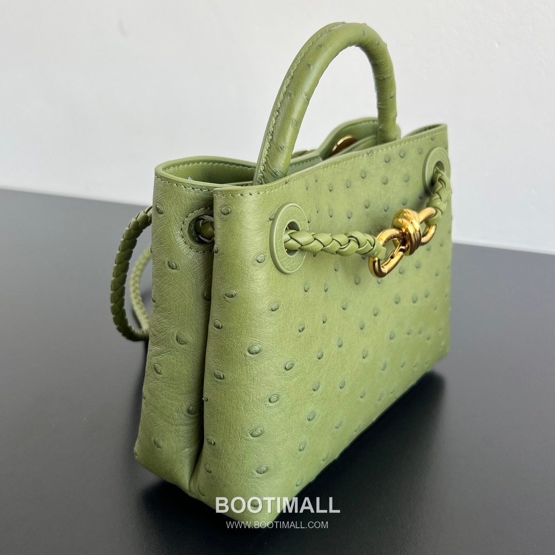 Bottega Veneta Andiamo Mini Ostrich Leather Beige Top Handle Bag 보테가 베네타 안디아모 미니 오스트리치 레더 베이지 탑핸들백 20.5cm 3
