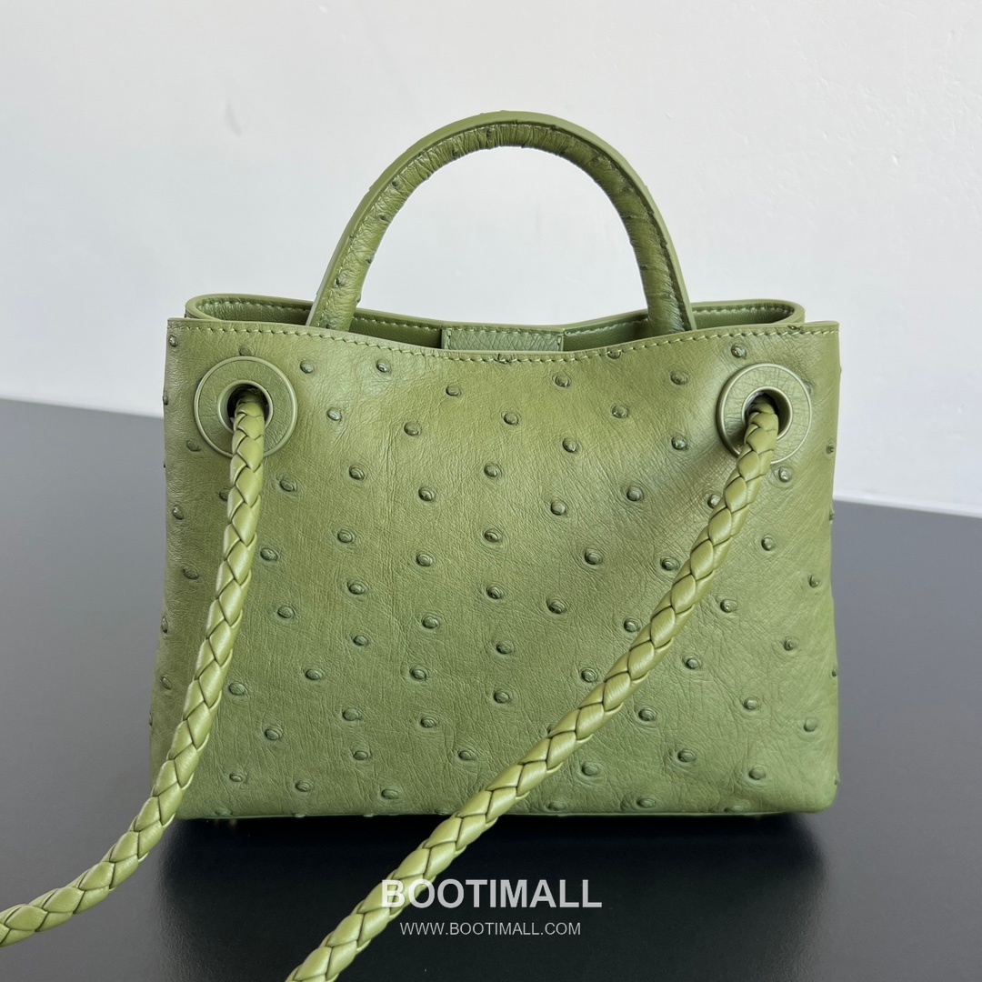Bottega Veneta Andiamo Mini Ostrich Leather Beige Top Handle Bag 보테가 베네타 안디아모 미니 오스트리치 레더 베이지 탑핸들백 20.5cm 4