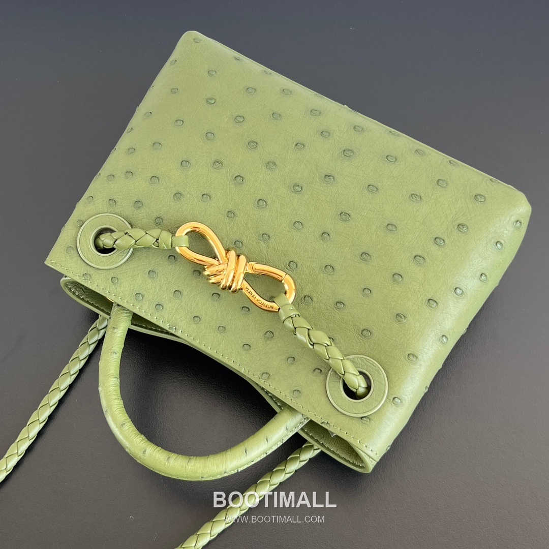 Bottega Veneta Andiamo Mini Ostrich Leather Beige Top Handle Bag 보테가 베네타 안디아모 미니 오스트리치 레더 베이지 탑핸들백 20.5cm 5