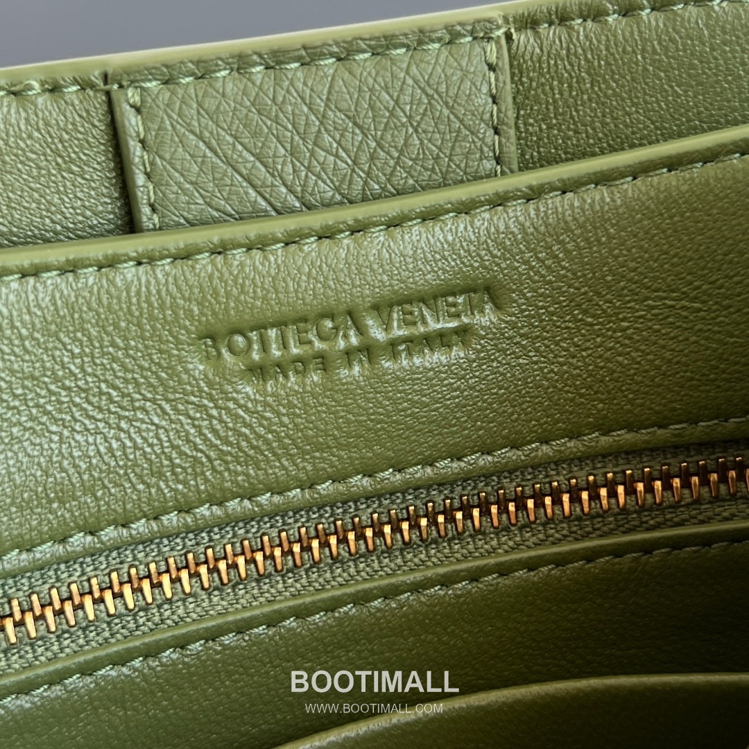 Bottega Veneta Andiamo Mini Ostrich Leather Beige Top Handle Bag 보테가 베네타 안디아모 미니 오스트리치 레더 베이지 탑핸들백 20.5cm 9