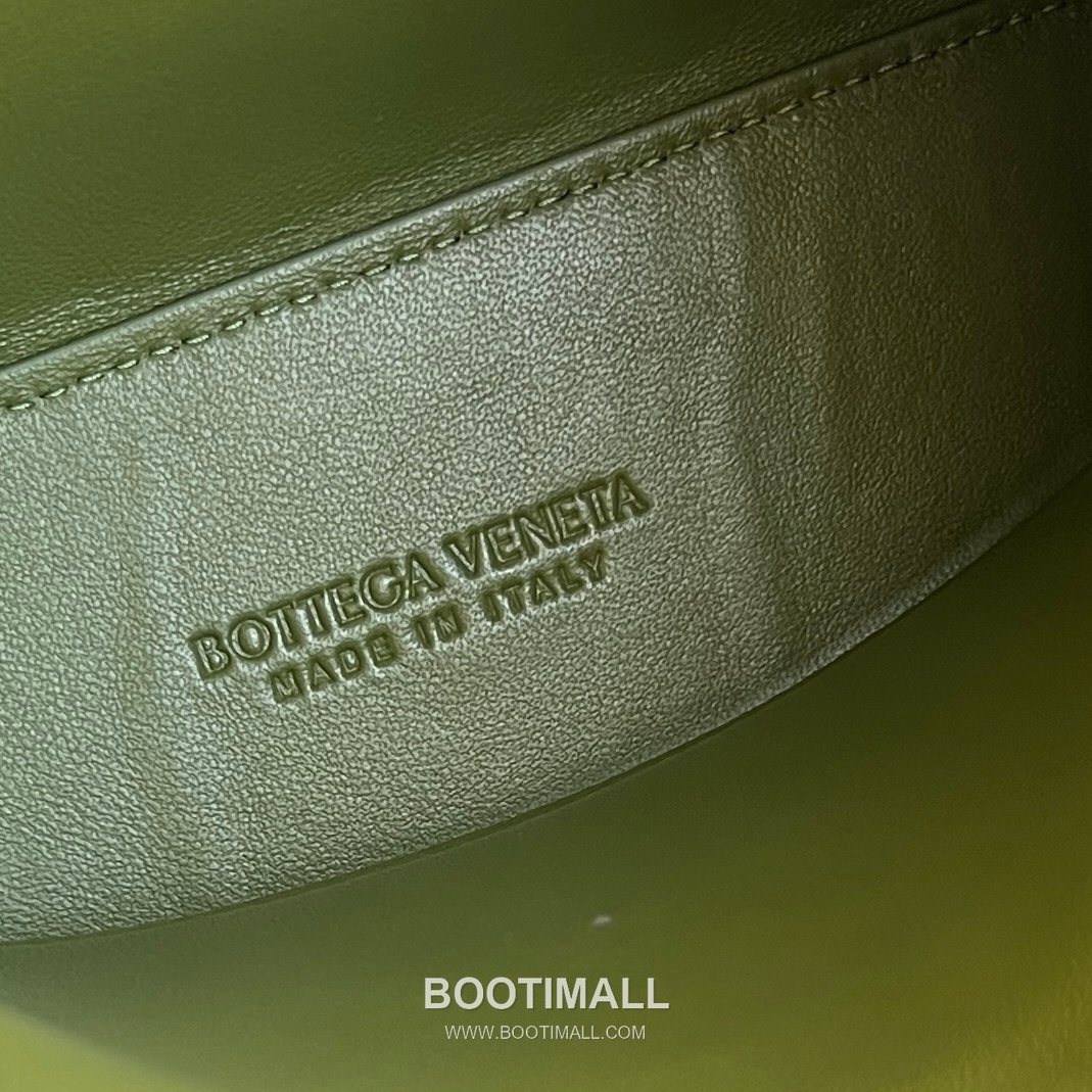 Bottega Veneta Andiamo Mini Ostrich Leather Beige Top Handle Bag 보테가 베네타 안디아모 미니 오스트리치 레더 베이지 탑핸들백 20.5cm 10