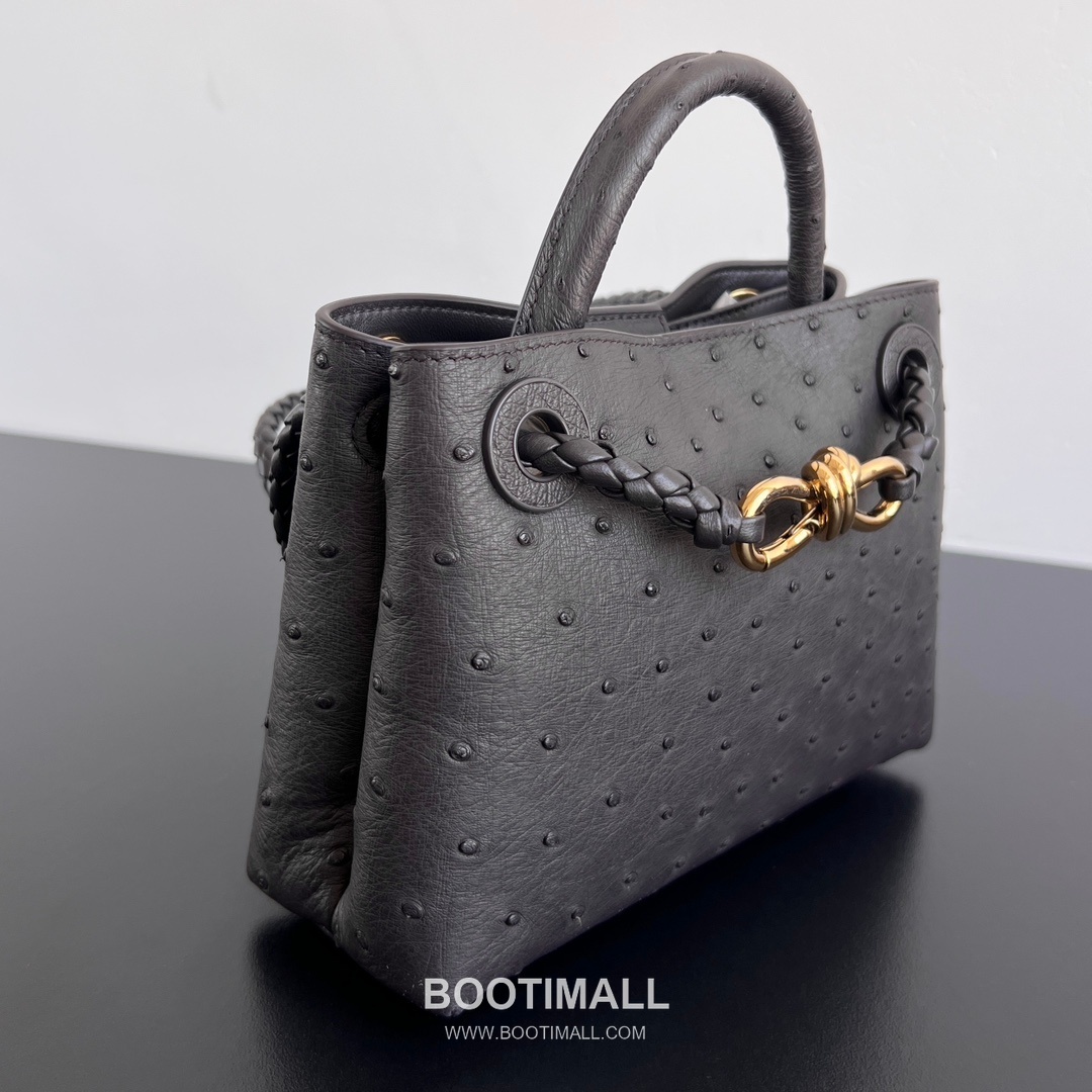 Bottega Veneta Andiamo Mini Ostrich Leather Beige Top Handle Bag 보테가 베네타 안디아모 미니 오스트리치 레더 베이지 탑핸들백 20.5cm 2