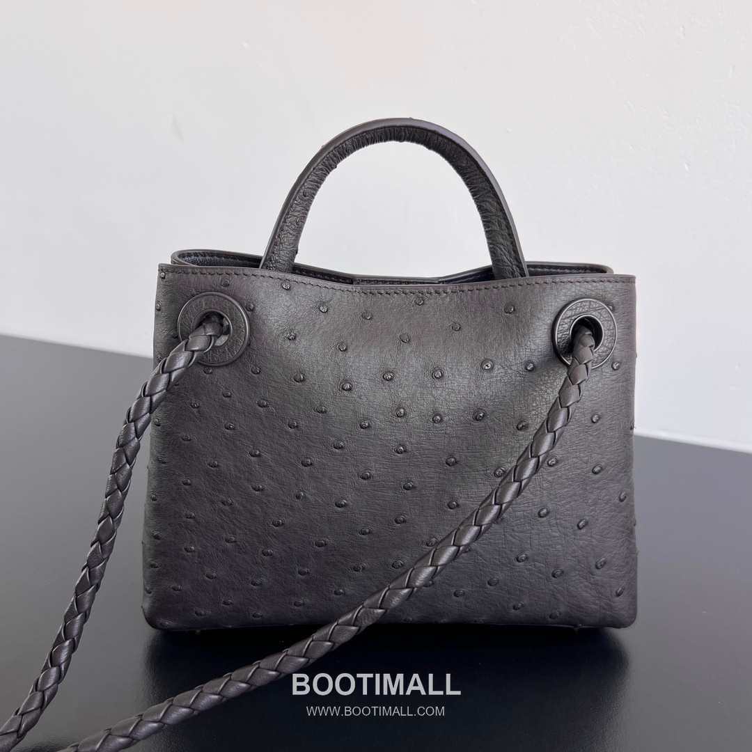 Bottega Veneta Andiamo Mini Ostrich Leather Beige Top Handle Bag 보테가 베네타 안디아모 미니 오스트리치 레더 베이지 탑핸들백 20.5cm 3