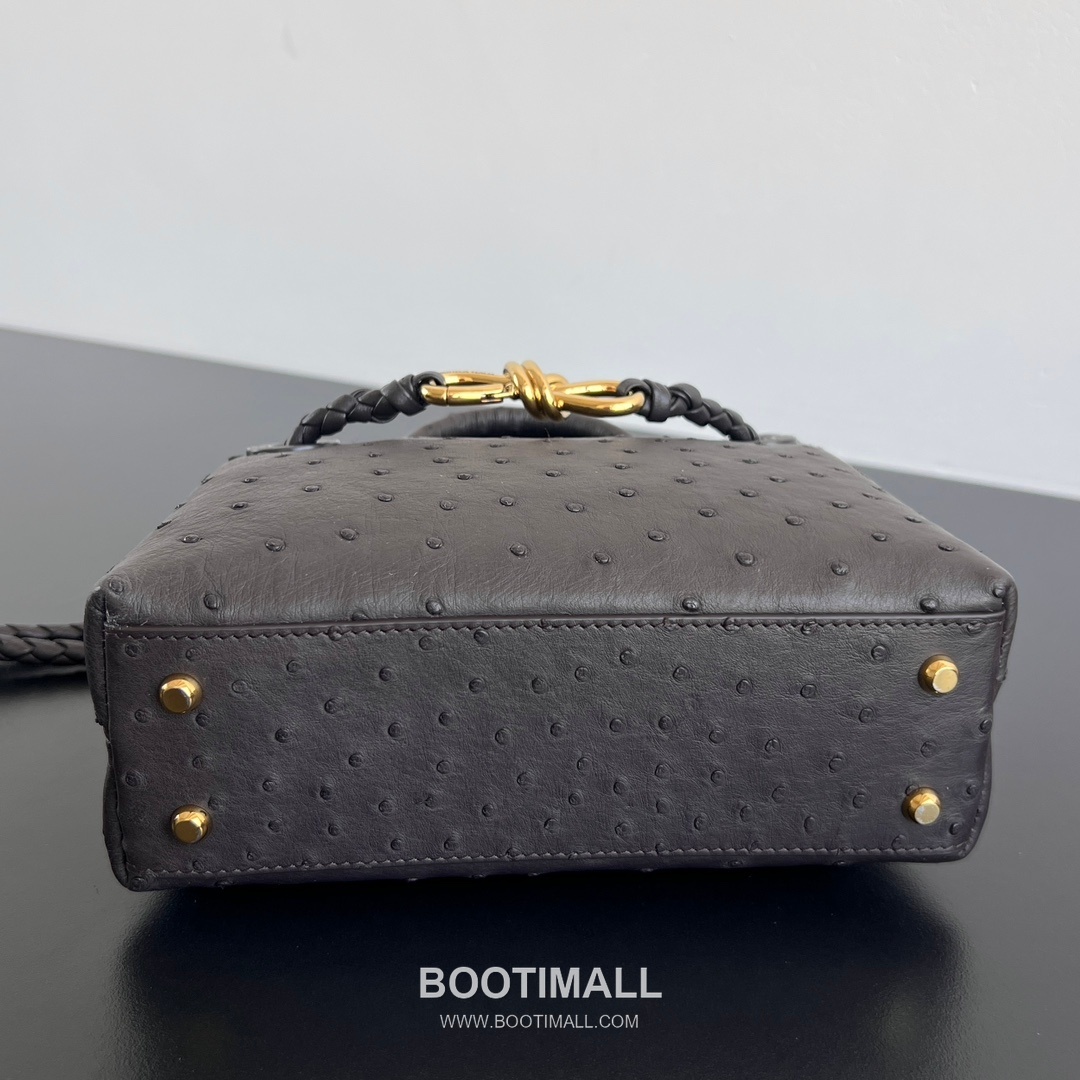 Bottega Veneta Andiamo Mini Ostrich Leather Beige Top Handle Bag 보테가 베네타 안디아모 미니 오스트리치 레더 베이지 탑핸들백 20.5cm 4