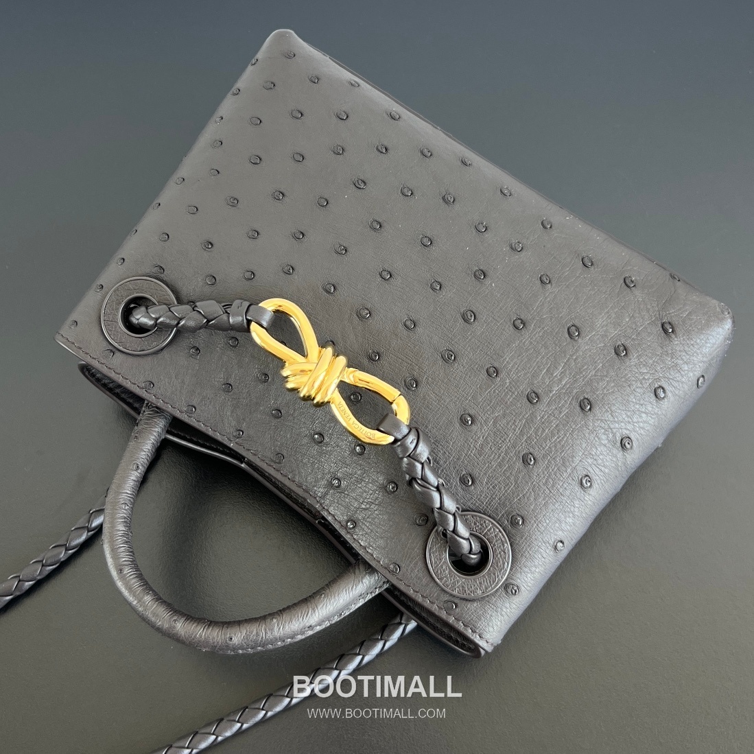 Bottega Veneta Andiamo Mini Ostrich Leather Beige Top Handle Bag 보테가 베네타 안디아모 미니 오스트리치 레더 베이지 탑핸들백 20.5cm 5