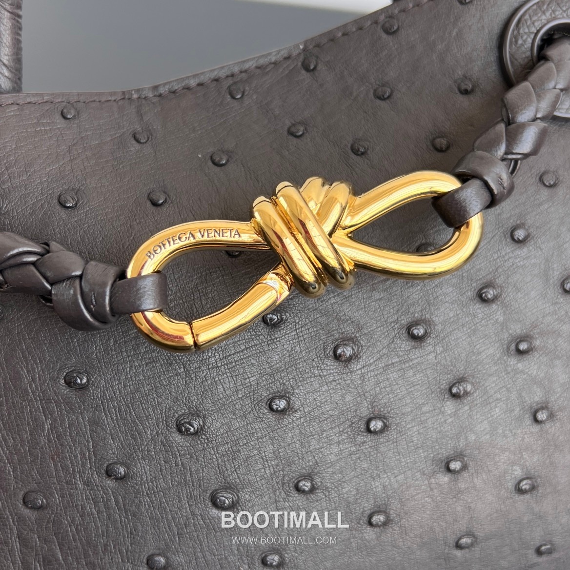 Bottega Veneta Andiamo Mini Ostrich Leather Beige Top Handle Bag 보테가 베네타 안디아모 미니 오스트리치 레더 베이지 탑핸들백 20.5cm 6