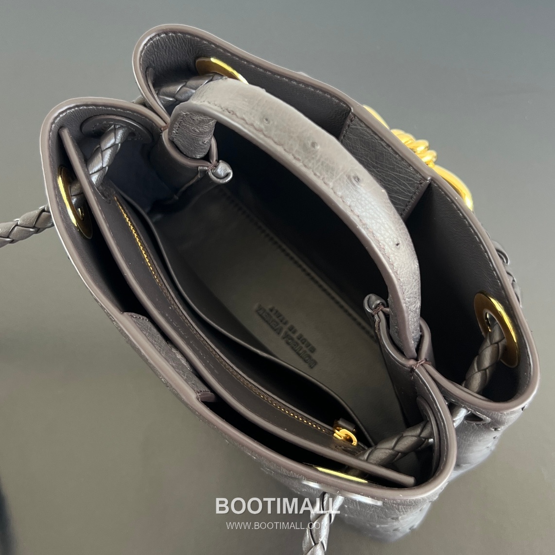 Bottega Veneta Andiamo Mini Ostrich Leather Beige Top Handle Bag 보테가 베네타 안디아모 미니 오스트리치 레더 베이지 탑핸들백 20.5cm 7