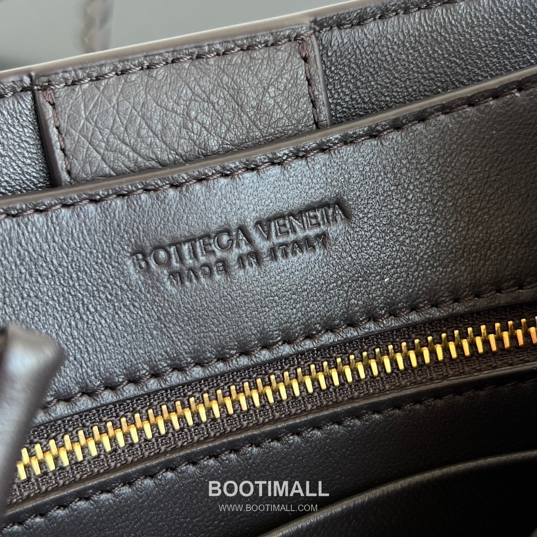 Bottega Veneta Andiamo Mini Ostrich Leather Beige Top Handle Bag 보테가 베네타 안디아모 미니 오스트리치 레더 베이지 탑핸들백 20.5cm 8