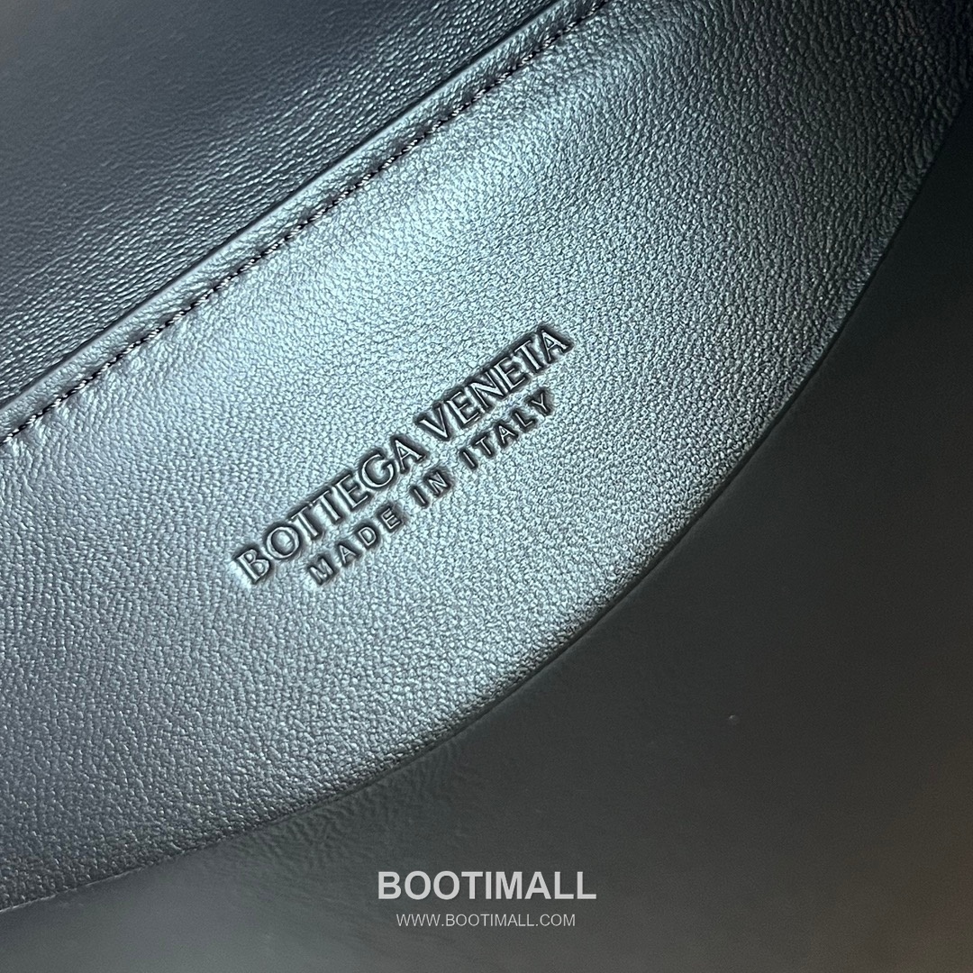 Bottega Veneta Andiamo Mini Ostrich Leather Beige Top Handle Bag 보테가 베네타 안디아모 미니 오스트리치 레더 베이지 탑핸들백 20.5cm 9