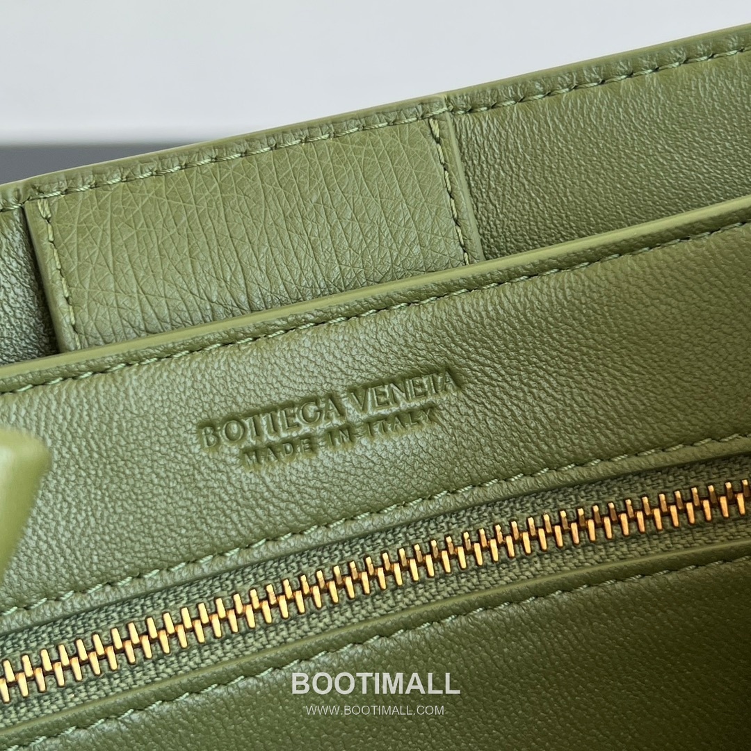 25 Small Tote Ostrich Leather Matcha Green Tote Bag 25 스몰 토트 오스트리치 레더 말차 그린 토트백 25cm 10