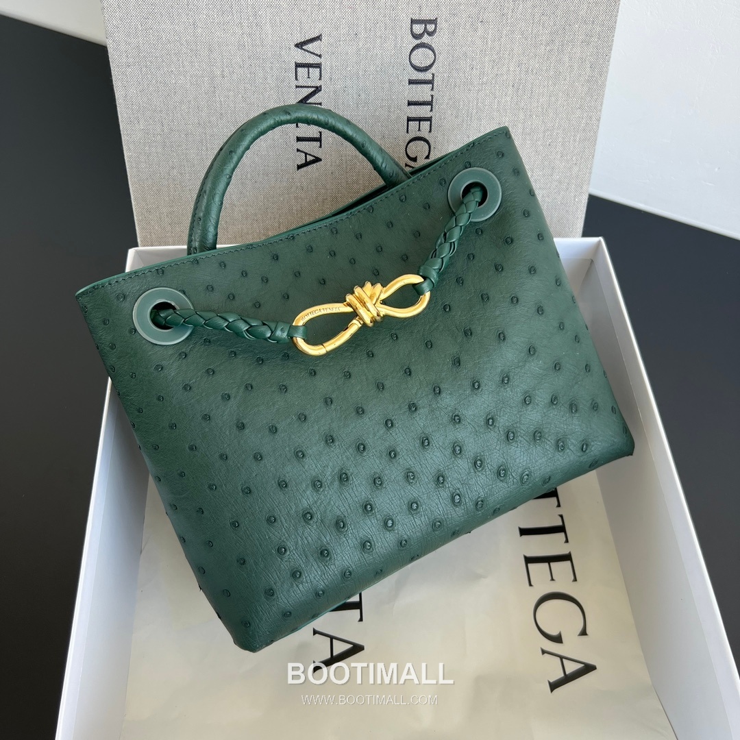 Bottega Veneta Andiamo Handbag Ostrich Leather Green Top Handle Bag 보테가 베네타 안디아모 핸드백 오스트리치 레더 그린 탑핸들백 25cm 1
