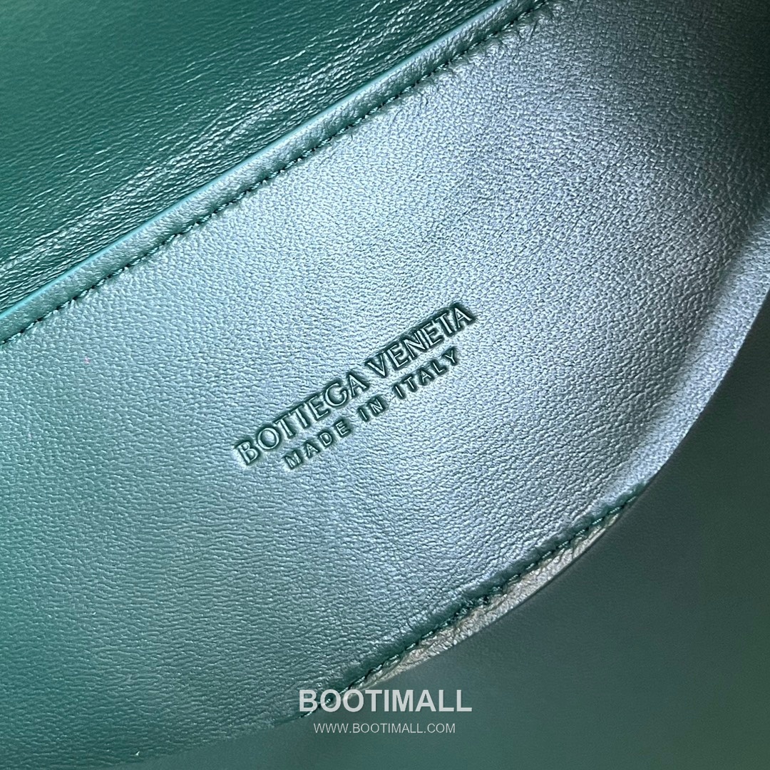 Bottega Veneta Andiamo Handbag Ostrich Leather Green Top Handle Bag 보테가 베네타 안디아모 핸드백 오스트리치 레더 그린 탑핸들백 25cm 10