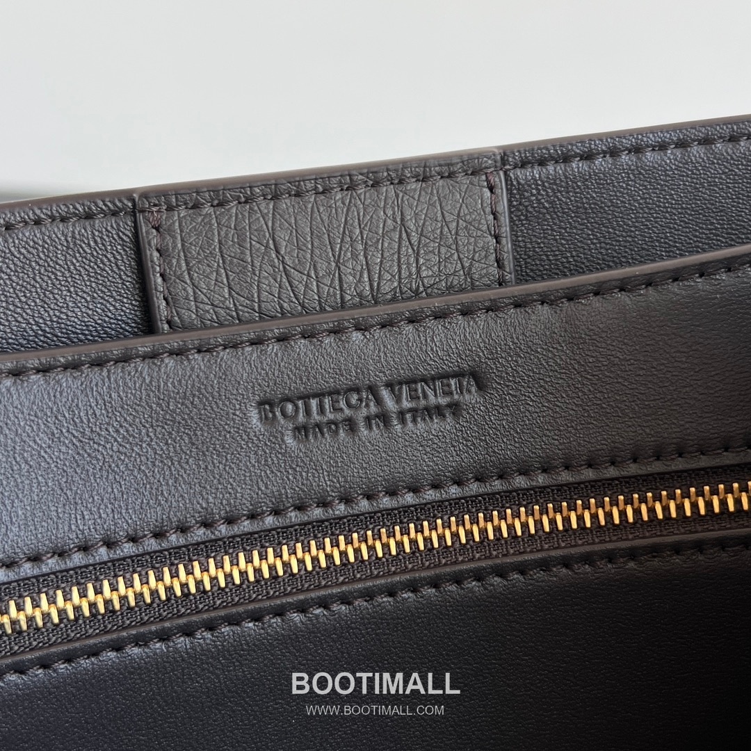 Bottega Veneta Andiamo Handbag Ostrich Leather Green Top Handle Bag 보테가 베네타 안디아모 핸드백 오스트리치 레더 그린 탑핸들백 25cm 9