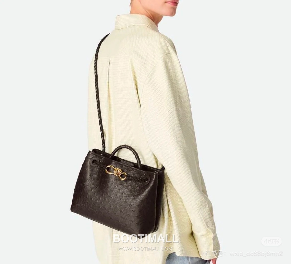 Bottega Veneta Andiamo Medium Ostrich Leather Black Top Handle Bag 보테가 베네타 안디아모 미디엄 오스트리치 레더 블랙 토트백 32cm 1