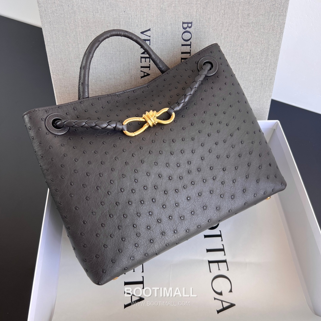 Bottega Veneta Andiamo Medium Ostrich Leather Black Top Handle Bag 보테가 베네타 안디아모 미디엄 오스트리치 레더 블랙 토트백 32cm 2