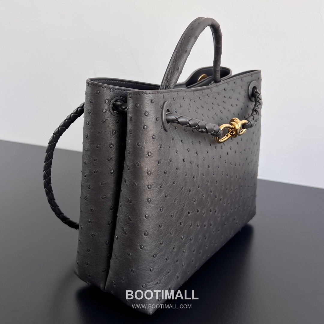 Bottega Veneta Andiamo Medium Ostrich Leather Black Top Handle Bag 보테가 베네타 안디아모 미디엄 오스트리치 레더 블랙 토트백 32cm 4