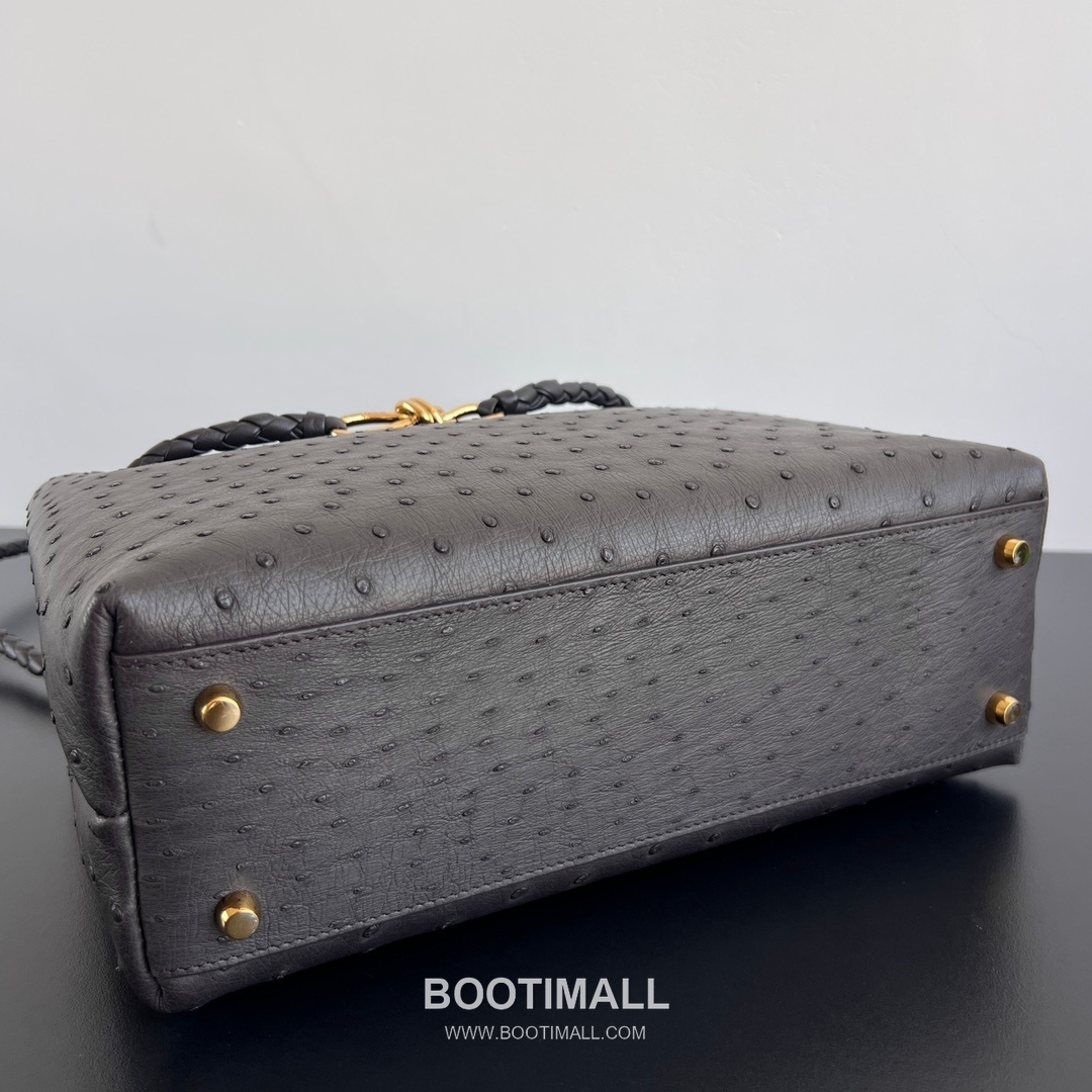 Bottega Veneta Andiamo Medium Ostrich Leather Black Top Handle Bag 보테가 베네타 안디아모 미디엄 오스트리치 레더 블랙 토트백 32cm 6