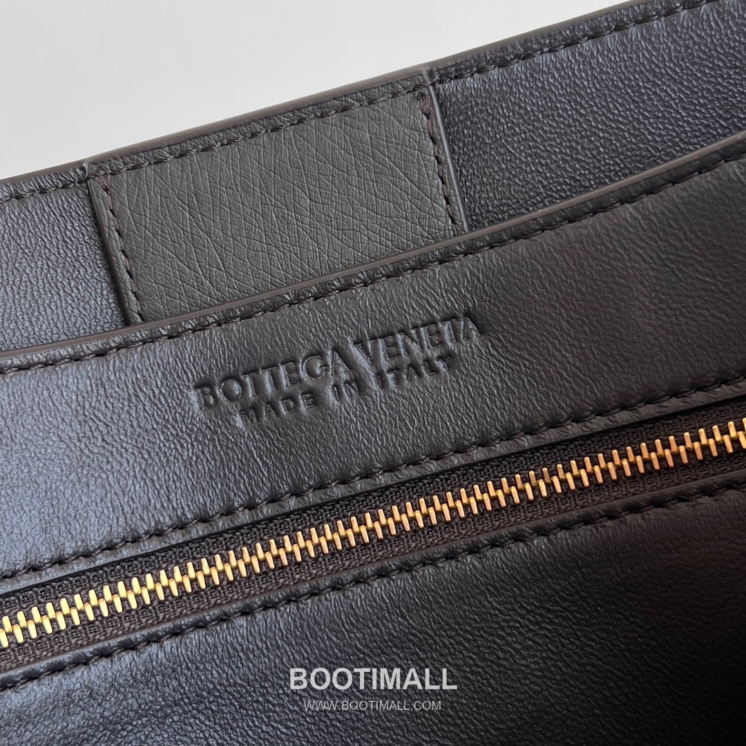 Bottega Veneta Andiamo Medium Ostrich Leather Black Top Handle Bag 보테가 베네타 안디아모 미디엄 오스트리치 레더 블랙 토트백 32cm 10