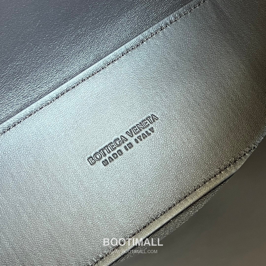 Bottega Veneta Andiamo Medium Ostrich Leather Black Top Handle Bag 보테가 베네타 안디아모 미디엄 오스트리치 레더 블랙 토트백 32cm 11