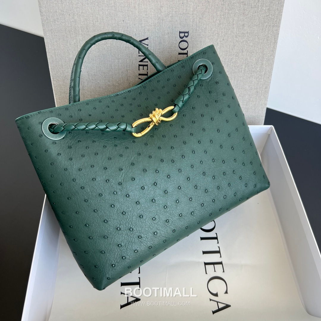 Bottega Veneta Andiamo Medium Ostrich Leather Black Top Handle Bag 보테가 베네타 안디아모 미디엄 오스트리치 레더 블랙 토트백 32cm 1