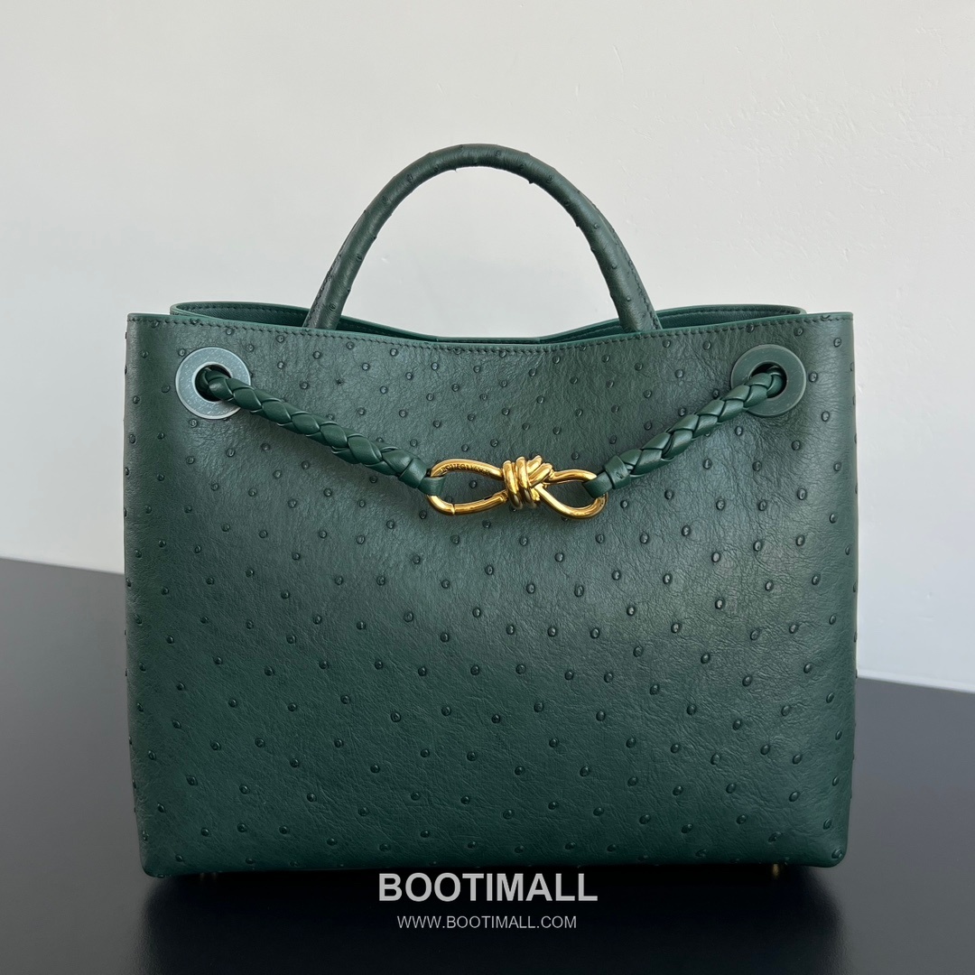 Bottega Veneta Andiamo Medium Ostrich Leather Black Top Handle Bag 보테가 베네타 안디아모 미디엄 오스트리치 레더 블랙 토트백 32cm 2