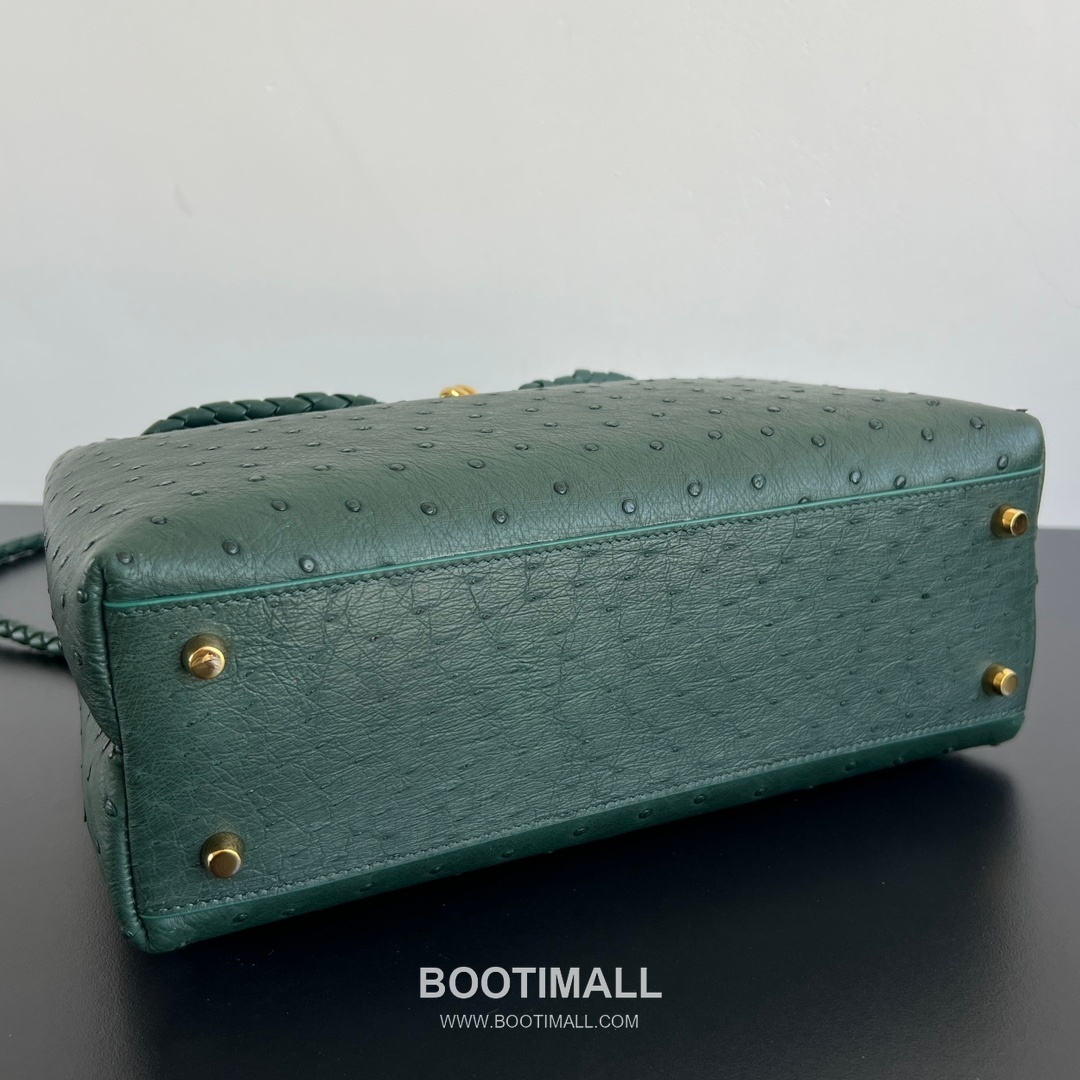 Bottega Veneta Andiamo Medium Ostrich Leather Black Top Handle Bag 보테가 베네타 안디아모 미디엄 오스트리치 레더 블랙 토트백 32cm 5