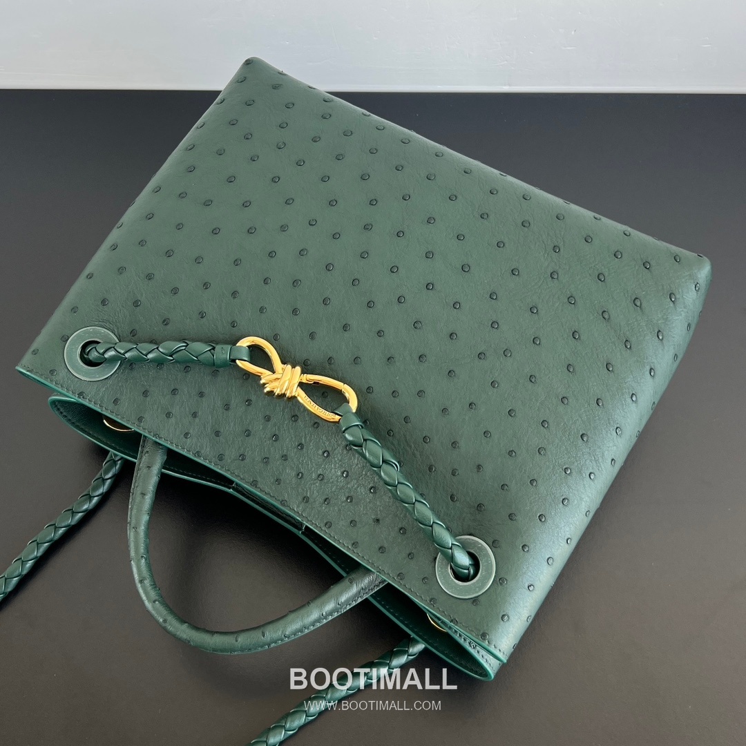 Bottega Veneta Andiamo Medium Ostrich Leather Black Top Handle Bag 보테가 베네타 안디아모 미디엄 오스트리치 레더 블랙 토트백 32cm 6
