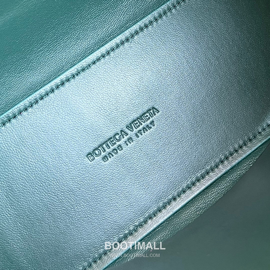 Bottega Veneta Andiamo Medium Ostrich Leather Black Top Handle Bag 보테가 베네타 안디아모 미디엄 오스트리치 레더 블랙 토트백 32cm 10