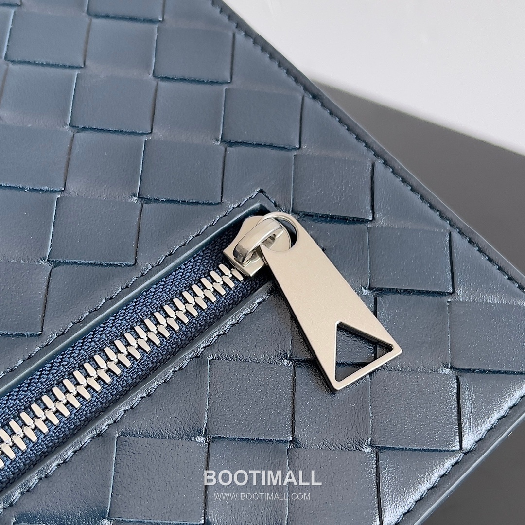 Intrecciato Zip Clutch Intrecciato Leather Navy 인트레치아토 지퍼 클러치 인트레치아토 레더 네이비 30cm 8