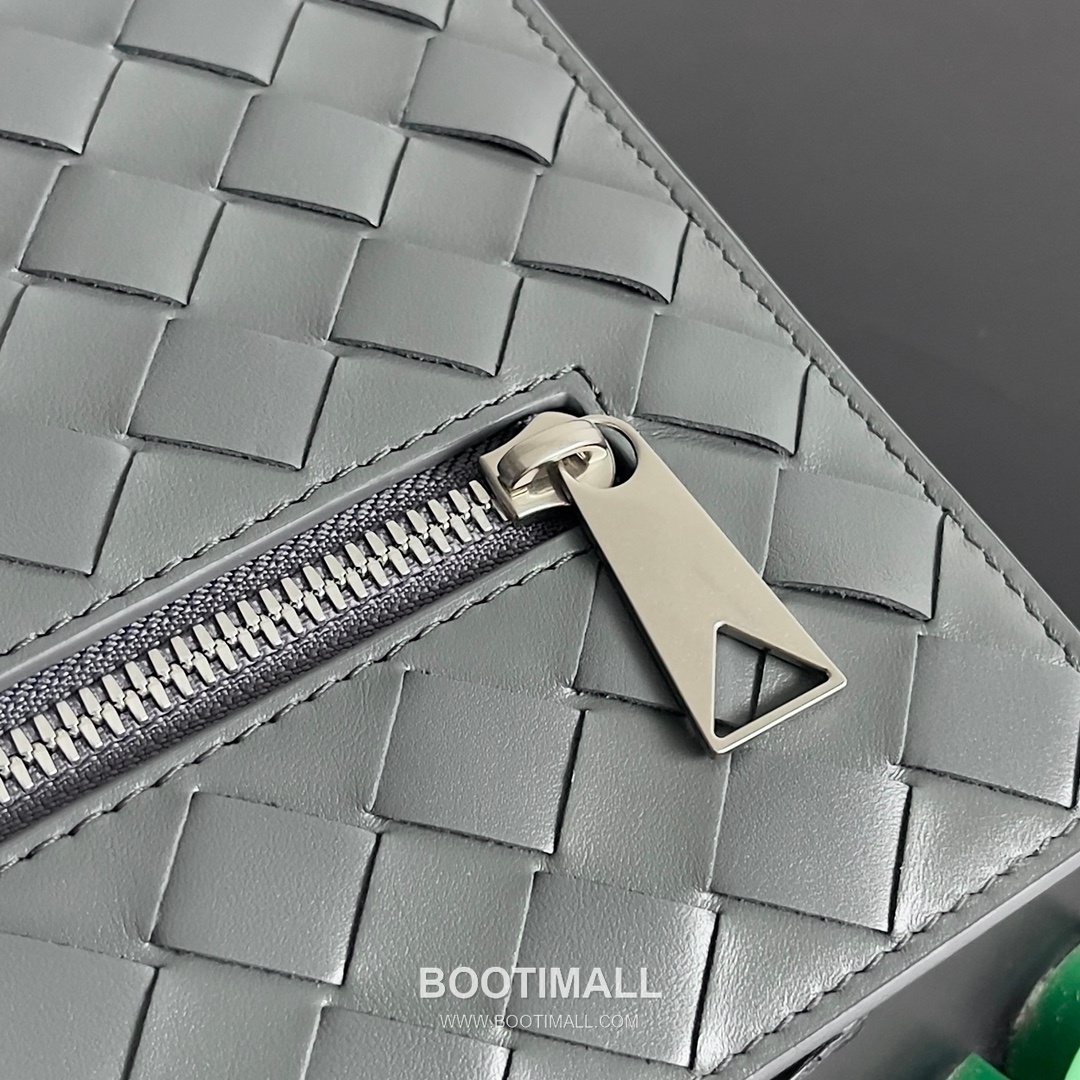 Intrecciato Zip Clutch Intrecciato Leather Navy 인트레치아토 지퍼 클러치 인트레치아토 레더 네이비 30cm 8