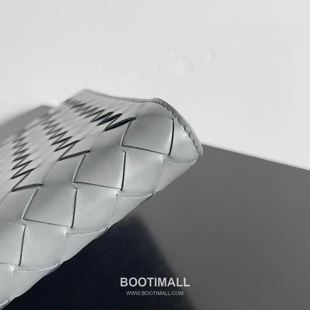 Intrecciato Zip Clutch Intrecciato Leather Navy 인트레치아토 지퍼 클러치 인트레치아토 레더 네이비 30cm 9