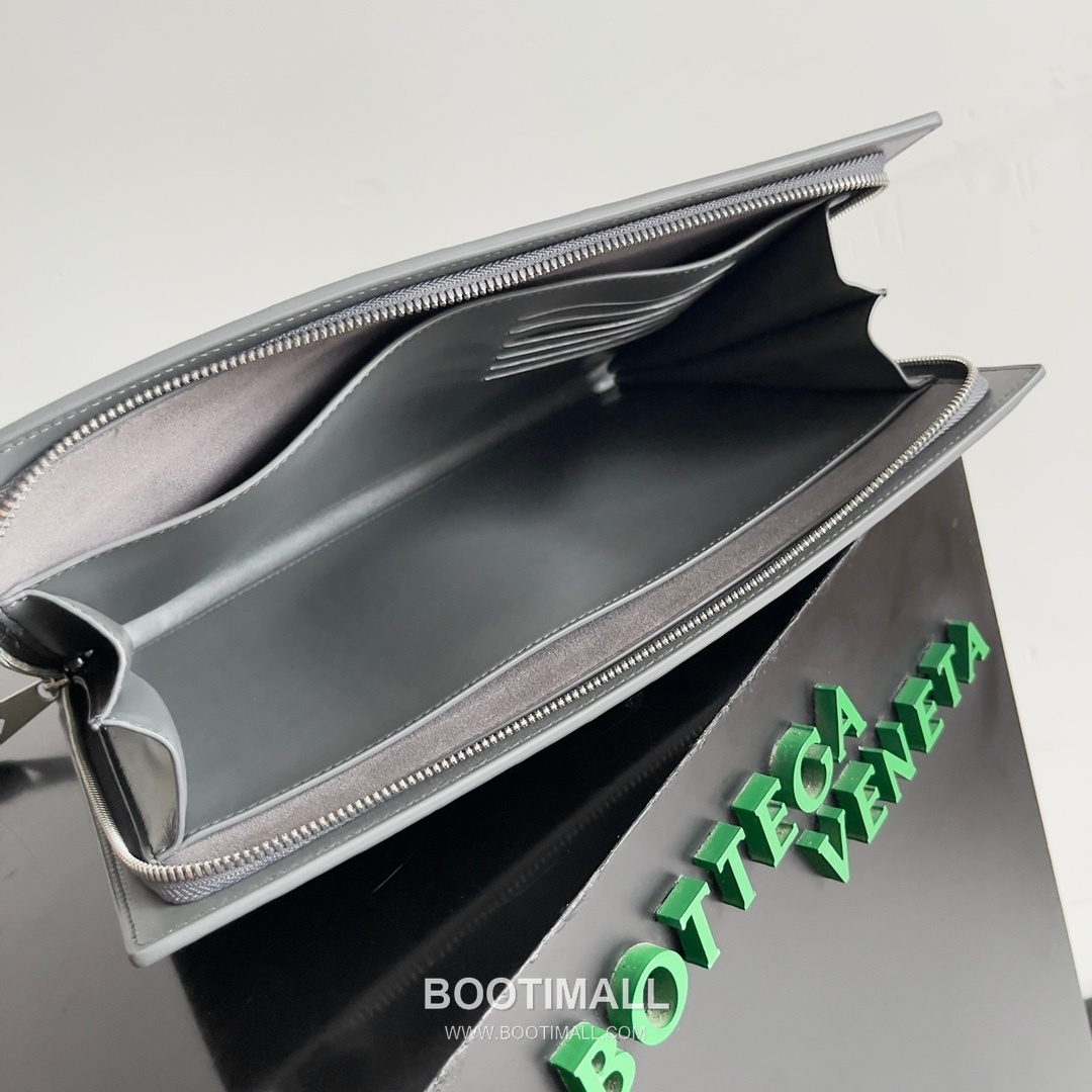 Intrecciato Zip Clutch Intrecciato Leather Navy 인트레치아토 지퍼 클러치 인트레치아토 레더 네이비 30cm 10