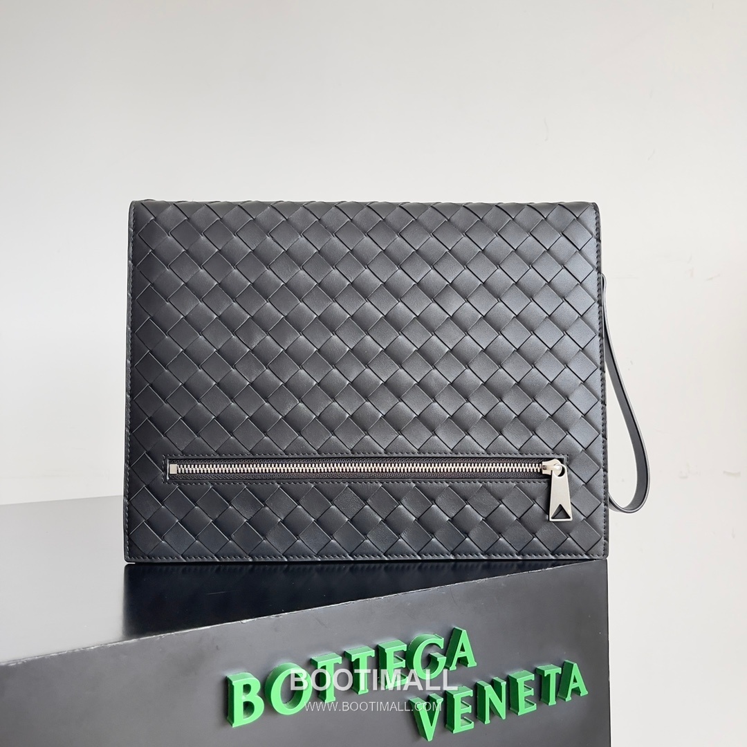 Bottega Veneta Intrecciato Clutch Woven Leather Black 보테가 베네타 인트레치아토 클러치 위빙 레더 블랙 32cm 1