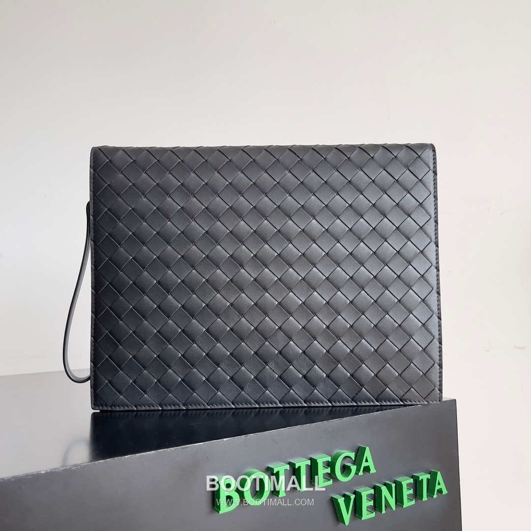 Bottega Veneta Intrecciato Clutch Woven Leather Black 보테가 베네타 인트레치아토 클러치 위빙 레더 블랙 32cm 3