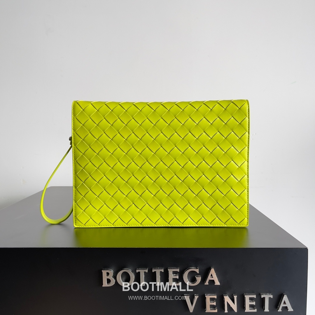 Bottega Veneta Intrecciato Zip Pouch Calf Leather Black 보테가 베네타 인트레치아토 지퍼 파우치 카프 레더 블랙 28cm 2