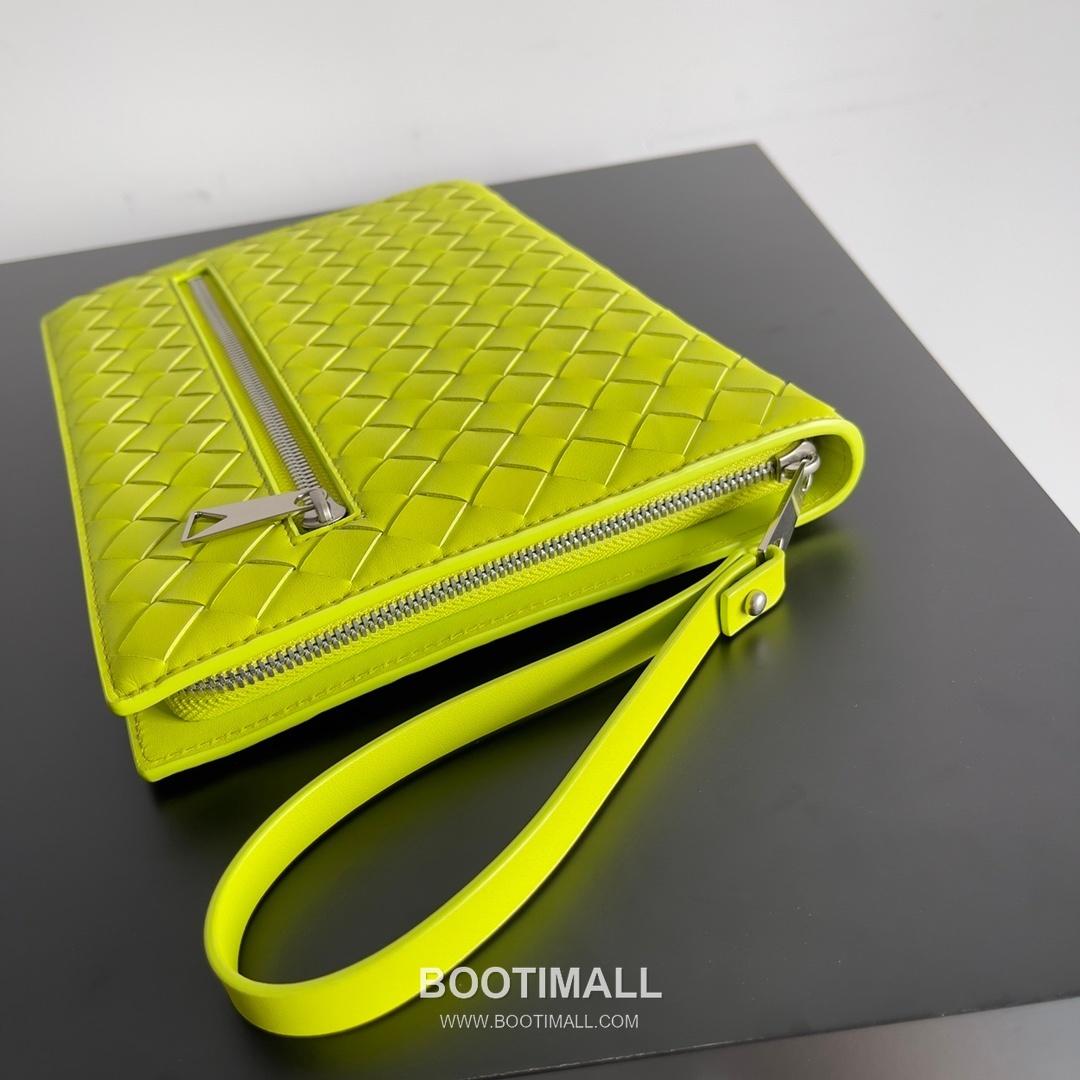 Bottega Veneta Intrecciato Zip Pouch Calf Leather Black 보테가 베네타 인트레치아토 지퍼 파우치 카프 레더 블랙 28cm 3