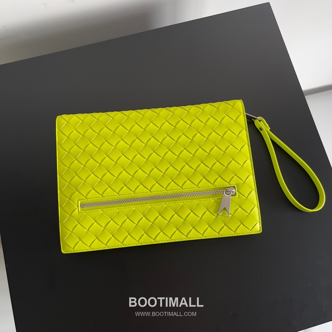 Bottega Veneta Intrecciato Zip Pouch Calf Leather Black 보테가 베네타 인트레치아토 지퍼 파우치 카프 레더 블랙 28cm 4