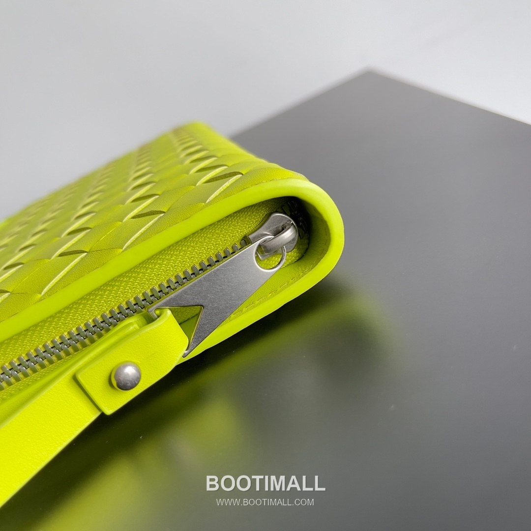 Bottega Veneta Intrecciato Zip Pouch Calf Leather Black 보테가 베네타 인트레치아토 지퍼 파우치 카프 레더 블랙 28cm 5