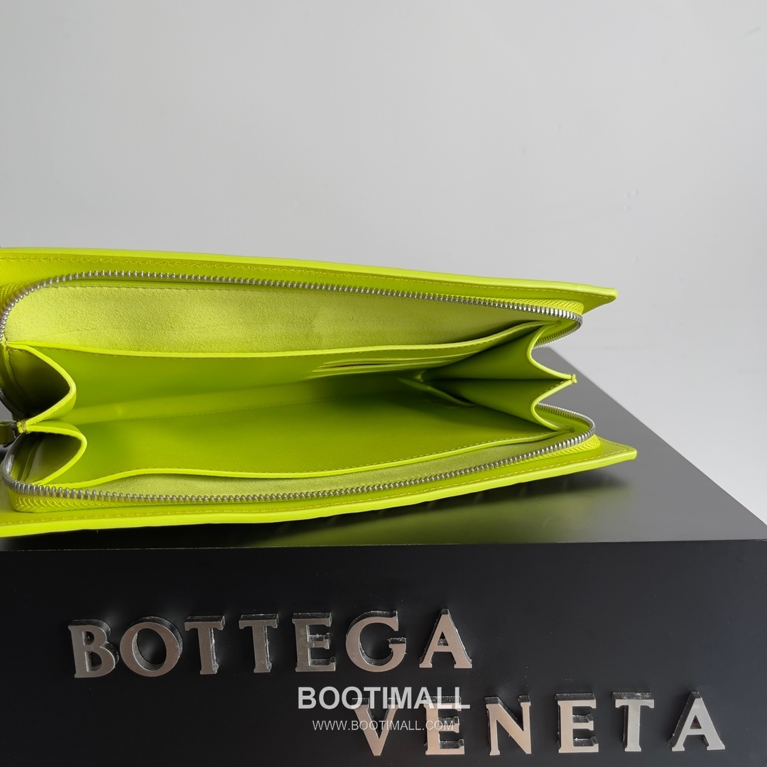 Bottega Veneta Intrecciato Zip Pouch Calf Leather Black 보테가 베네타 인트레치아토 지퍼 파우치 카프 레더 블랙 28cm 6