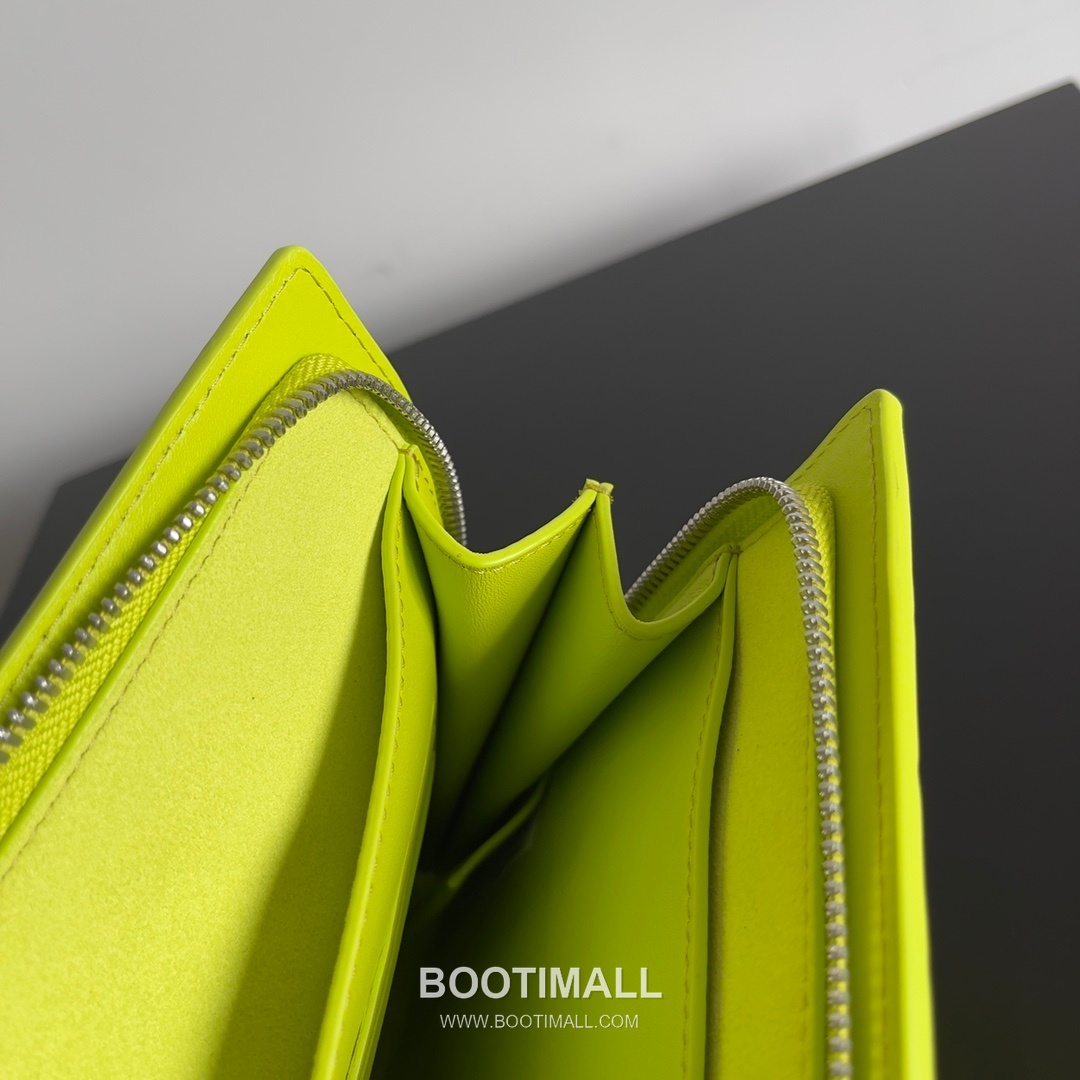 Bottega Veneta Intrecciato Zip Pouch Calf Leather Black 보테가 베네타 인트레치아토 지퍼 파우치 카프 레더 블랙 28cm 7